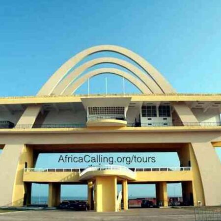 Historical tour of Accra Ghana - independence arch