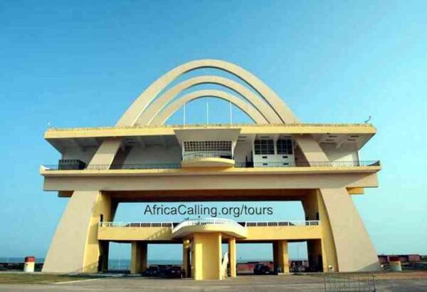 Historical tour of Accra Ghana - independence arch