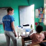 american volunteer teacher in ghana africa vigs